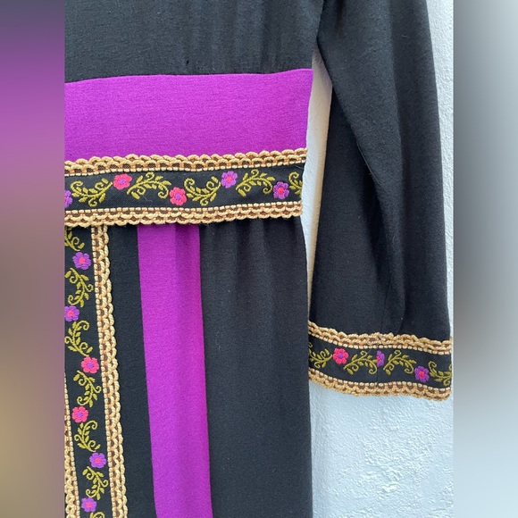 60’s Vintage Folkloric Boho Dress/ L/S Embroidered Trim /purple black Small - Picture 8 of 13
